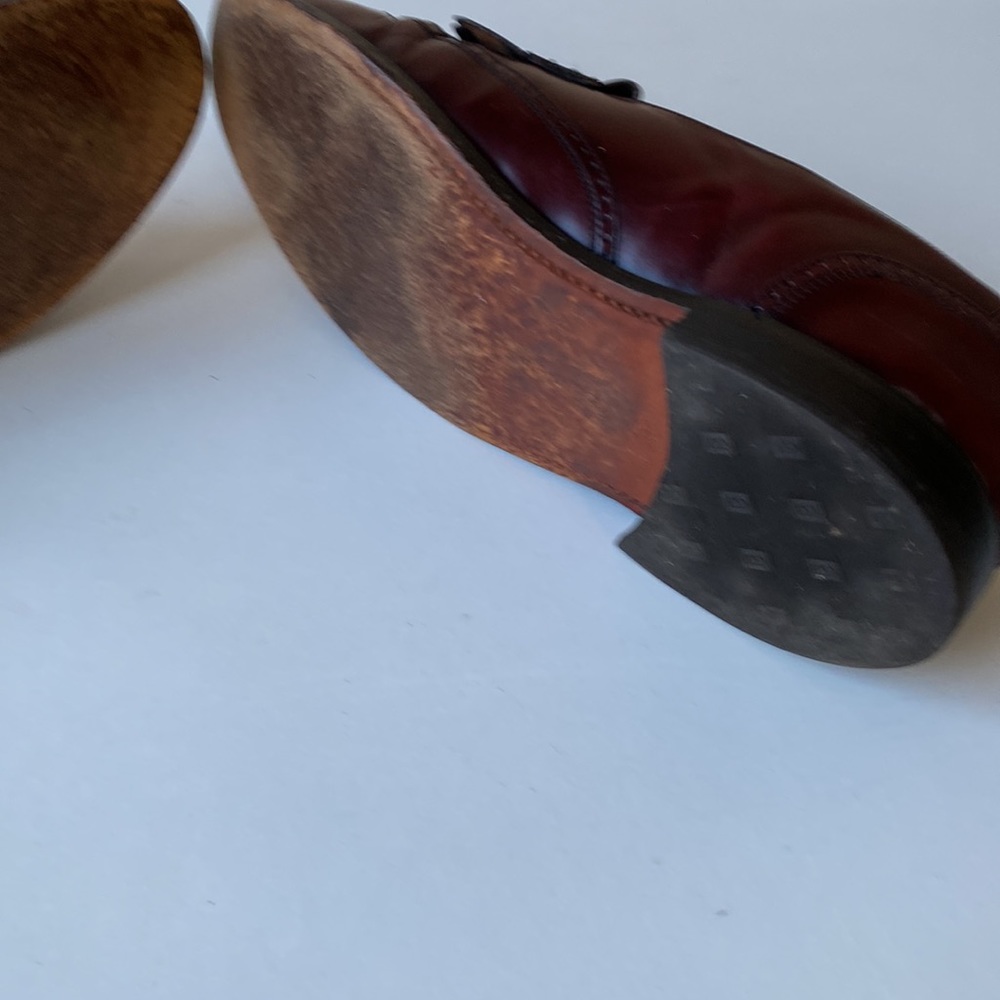 One pair of brown Bostonian Classic Dress Shoes with tassel - Picture 10 of 11